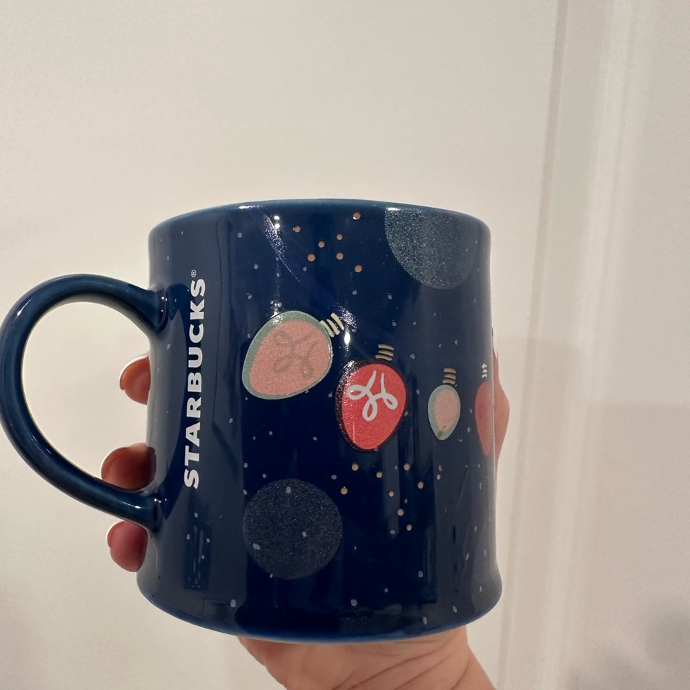 LIMITED EDITION VERY RARE!! New Starbucks Christmas mug with holiday lights